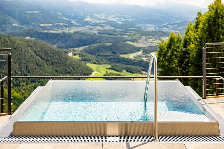 Infinity pool in Alto Adige e tanto altro Infinity pool in Alto Adige e tanto altro