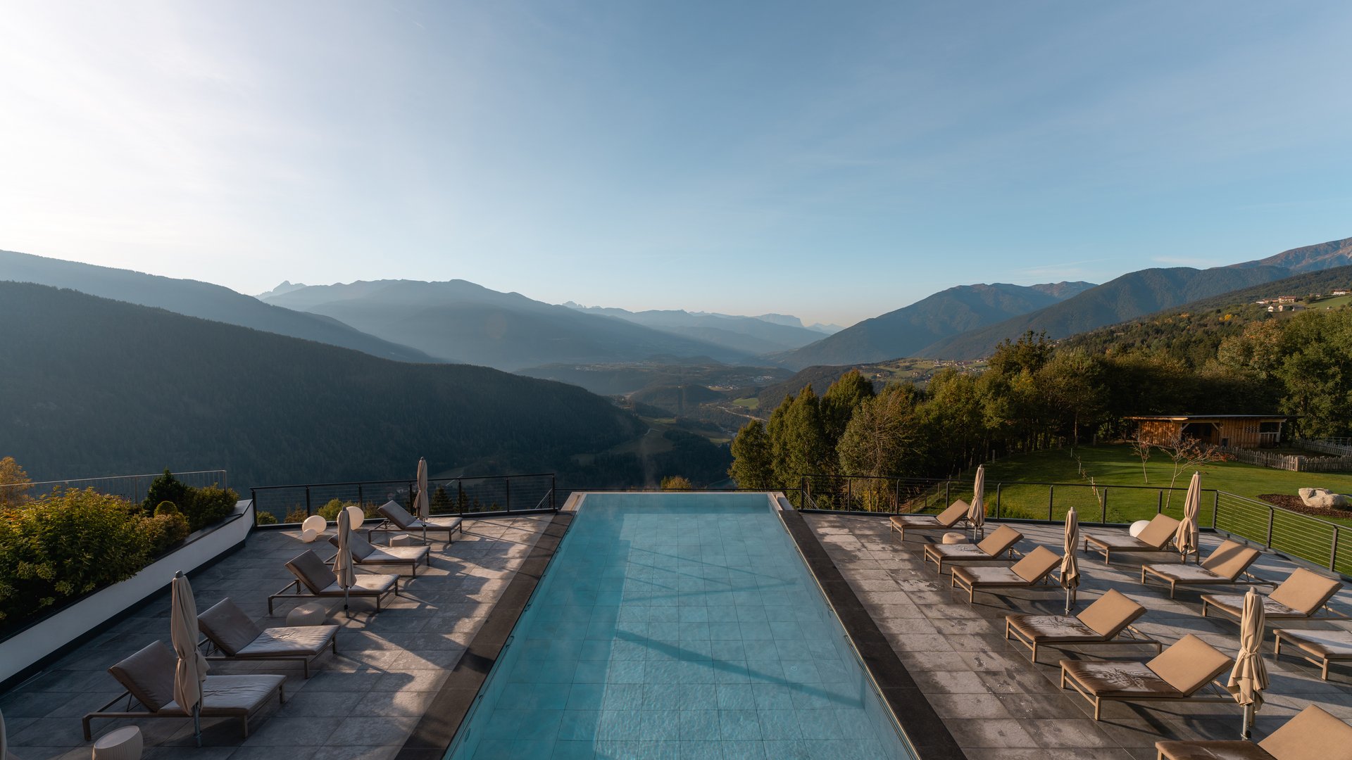 Endloser Schwimmgenuss auf 27 Metern Länge Endloser Schwimmgenuss auf 27 Metern Länge
