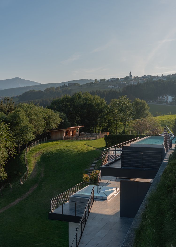 Hotel mit Infinity-Pool? Huberhof! Hotel mit Infinity-Pool? Huberhof!