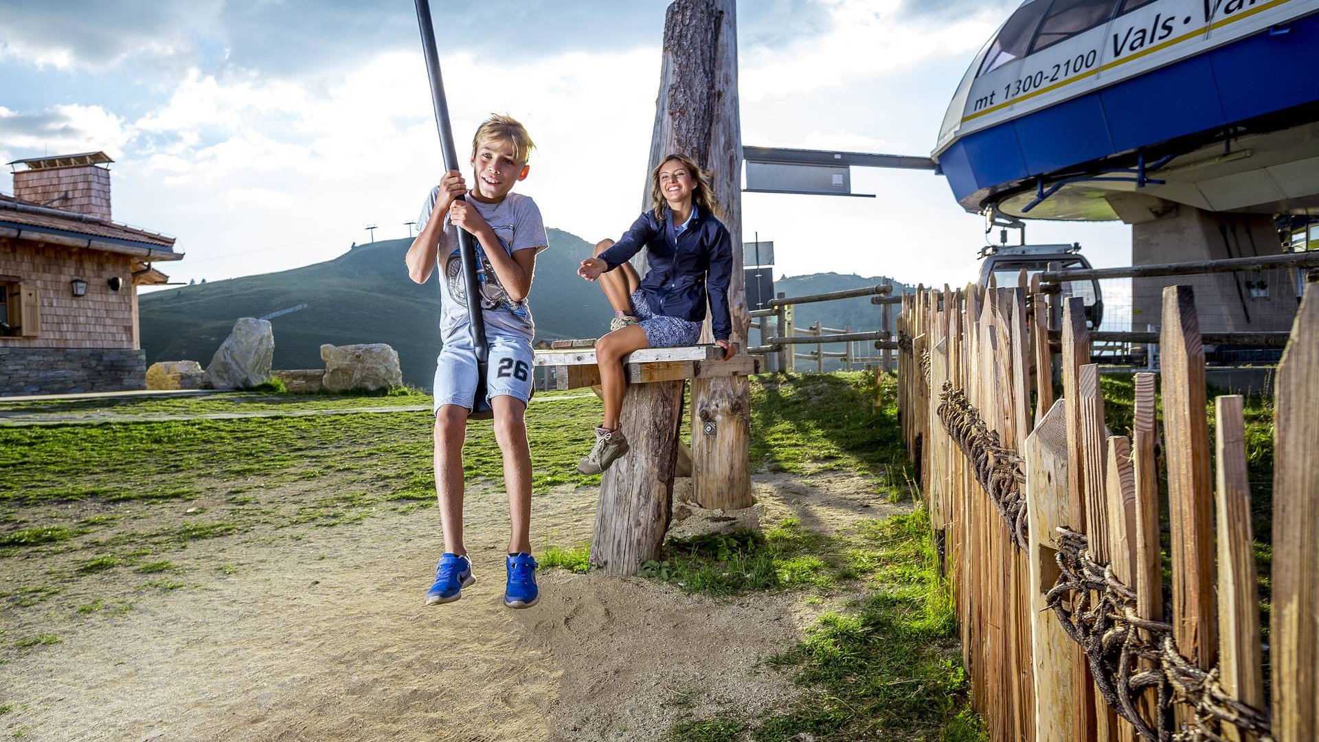 Eine perfekte Urlaubslocation für Ihren Familienurlaub in Meransen mit Schwimmbad, Bauernhof, Streichelzoo und Spielplatz. Eine perfekte Urlaubslocation für Ihren Familienurlaub in Meransen mit Schwimmbad, Bauernhof, Streichelzoo und Spielplatz.