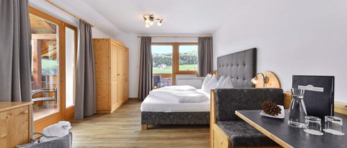 Hotel mit Infinity-Pool? Huberhof! Hotel mit Infinity-Pool? Huberhof!