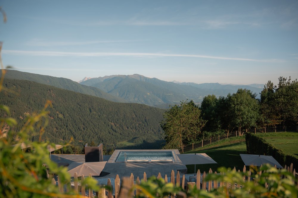 Hotel mit Infinity-Pool? Huberhof! Hotel mit Infinity-Pool? Huberhof!