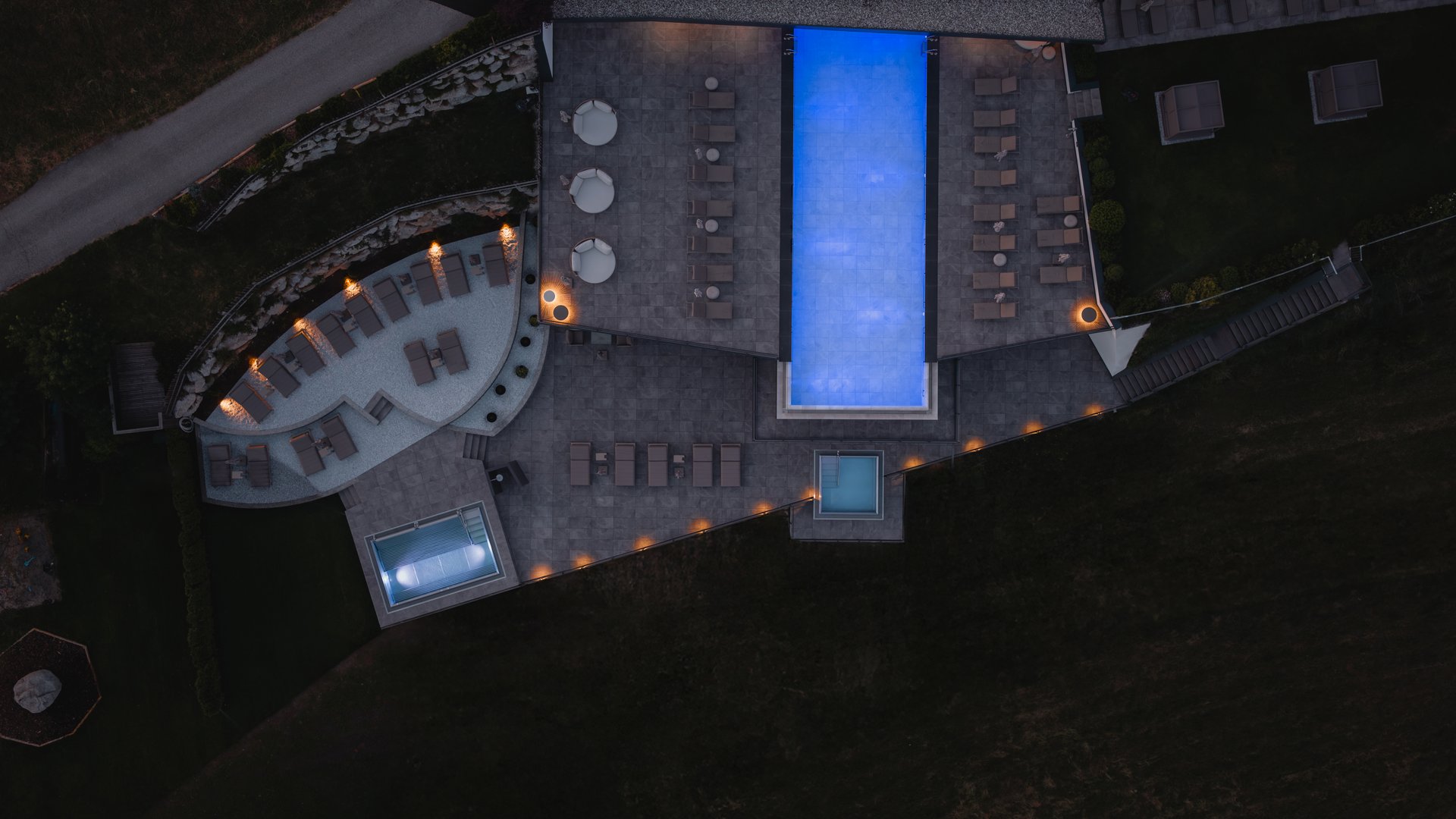 Hotel mit Infinity-Pool? Huberhof! Hotel mit Infinity-Pool? Huberhof!