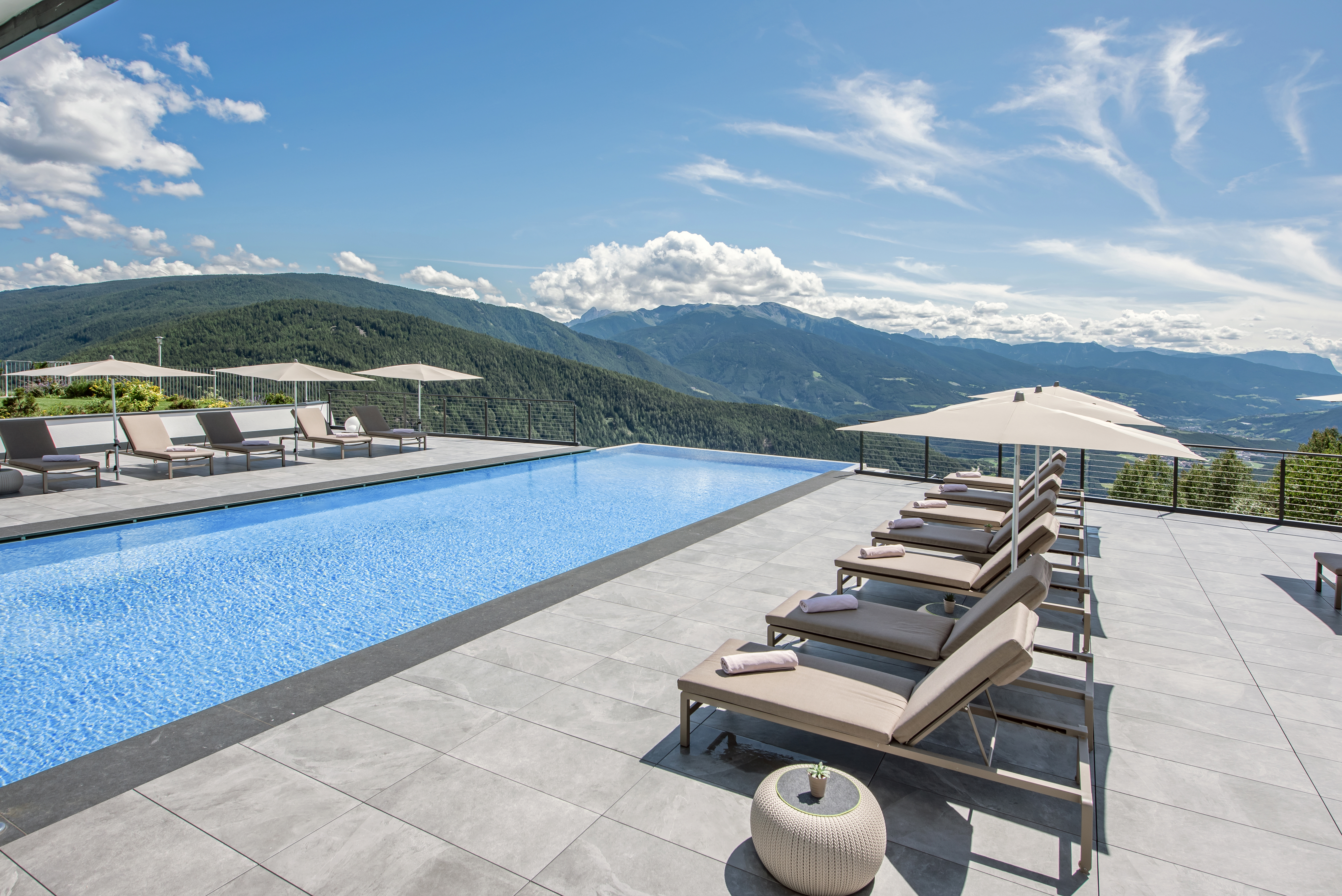 Panoramahotel Huberhof: News und Tipps Hotel Retreat mit Infinity Pool